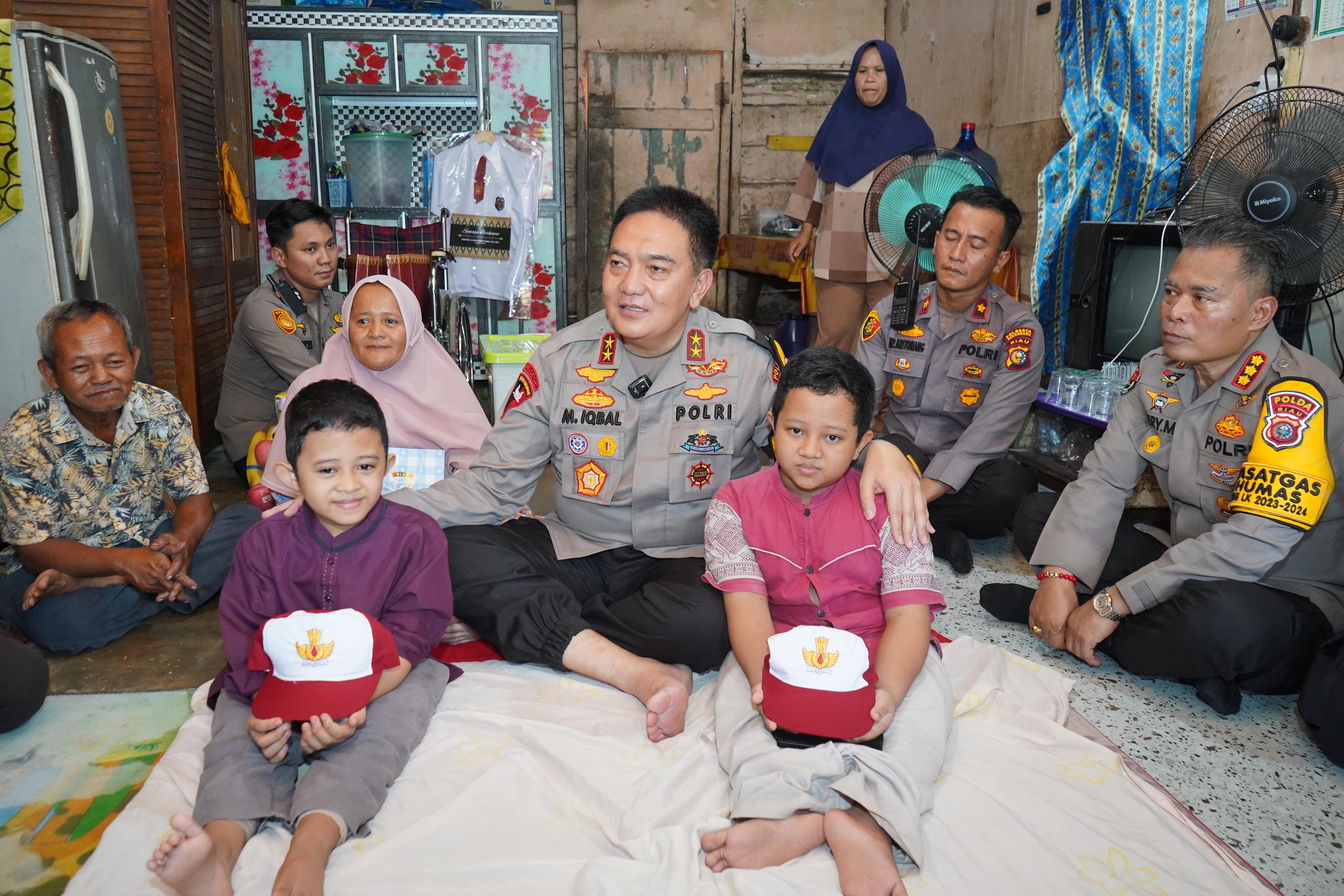 Dapat Perhatian Dari Kapolda Riau, Dua Bocah Penderita Tulang Kaca di Pekanbaru Berangsur Pulih