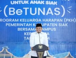 Pintar, Tapi Tarkendala Biaya Untuk Kuliah, Ini Solusi Dari Bupati Siak Alfedri