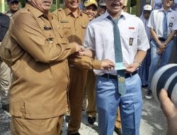 Bupati Goes To School, Pelajar di Siak Dapat Layanan KTP Gratis di Sekolah