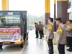 Tiga Truck Bantuan Dari Polda Riau Bertolak Ke Sumbar