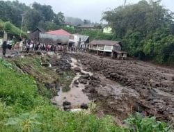 Korban Banjir Bandang Agam Dilarikan Ke RSAM Bukittinggi