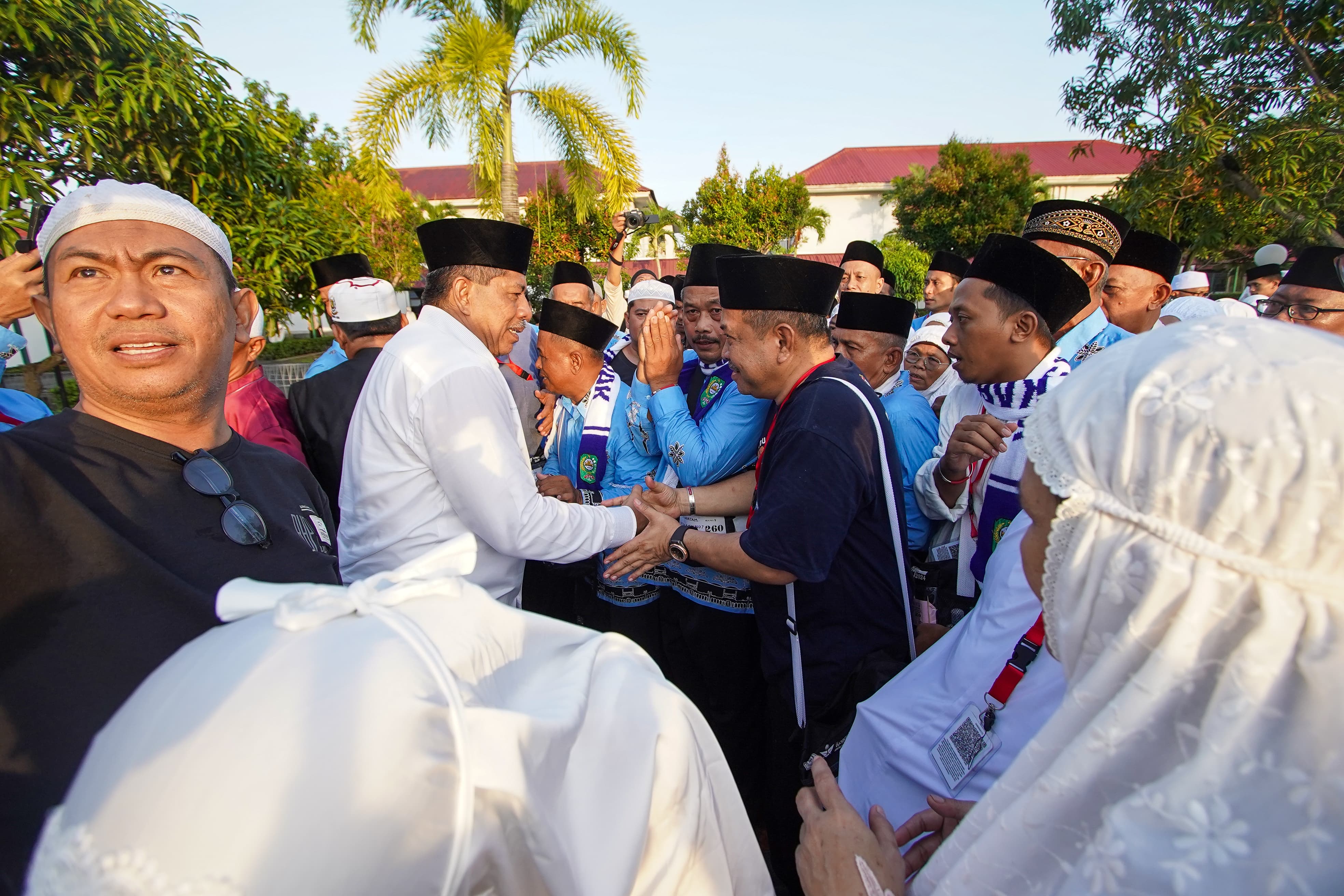 Larut Dalam Suasana, Alfedri Lepas CJH Siak Dengan Mata Berbinar-binar