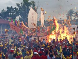 Tercatat 50 Ribu Wisatawan, Banjiri Bagansiapiapi Saksikan Ritual Bakar Tongkang