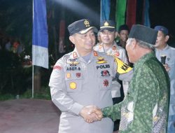 Blusukan di Tualang, Kapolres Siak Sampaikan Pesan Kamtibmas Hingga Berikan Bantuan Pos Kamling