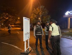 Listrik Padam, Dansat Brimob Polda Riau Turunkan Personil Patroli di Perumahan dan Kantor PLN