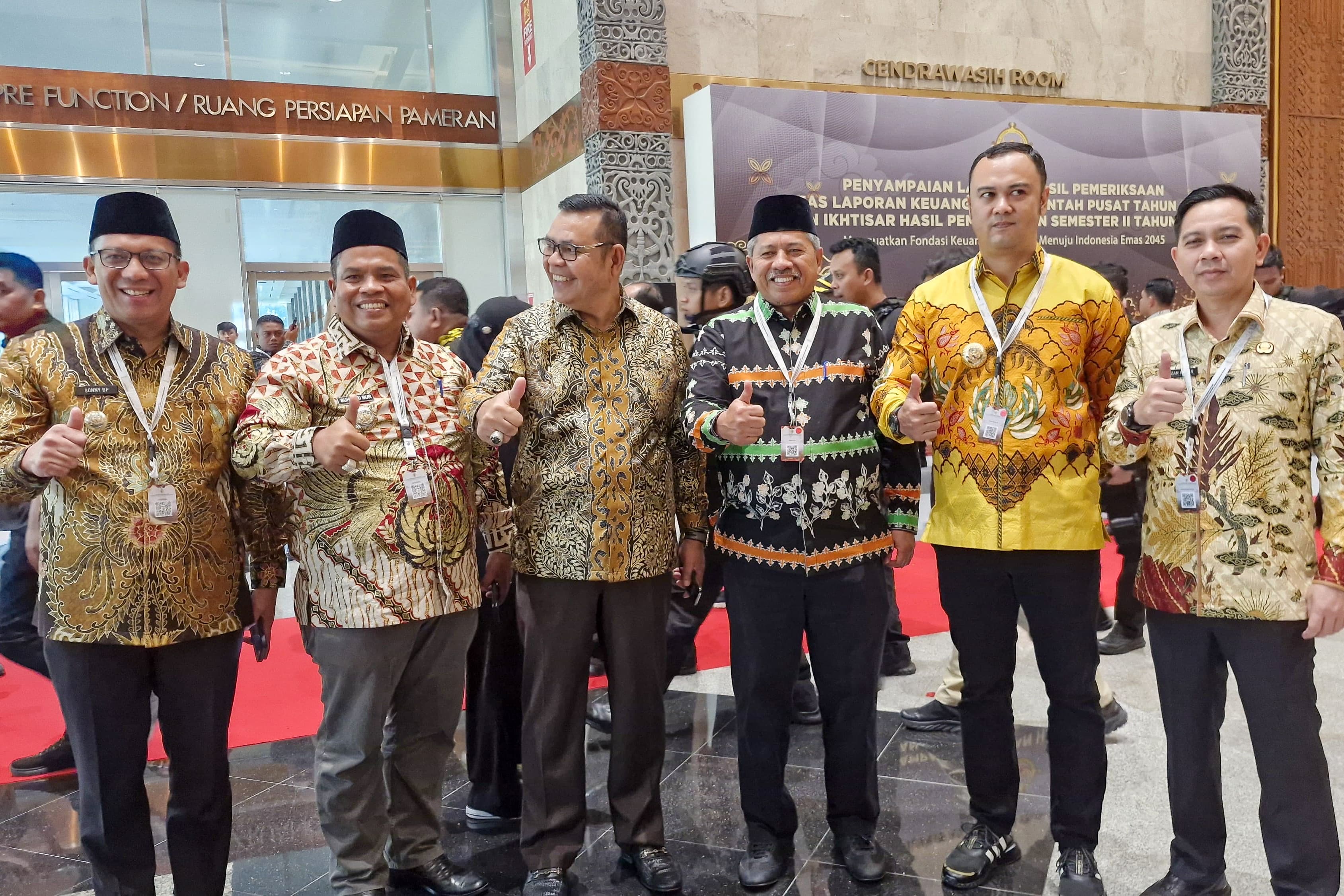 Hadir Bersama Seluruh Kepala Daerah Se Indonesia, Bupati Alfedri Dengarkan Arahan Presiden Jokowi Terkait Pengelolaan APBN dan APBD