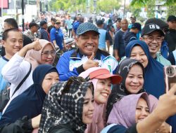 Bupati Alfedri Diserbu Warga Perawang Pada Kegiatan Jalan Santai