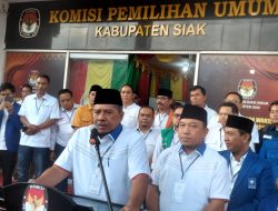 Jadi Pendaftar Pertama, Berkas Pasangan Alfedri-Husni Dinyatakan Lengkap Oleh KPU