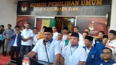 Jadi Pendaftar Pertama, Berkas Pasangan Alfedri-Husni Dinyatakan Lengkap Oleh KPU