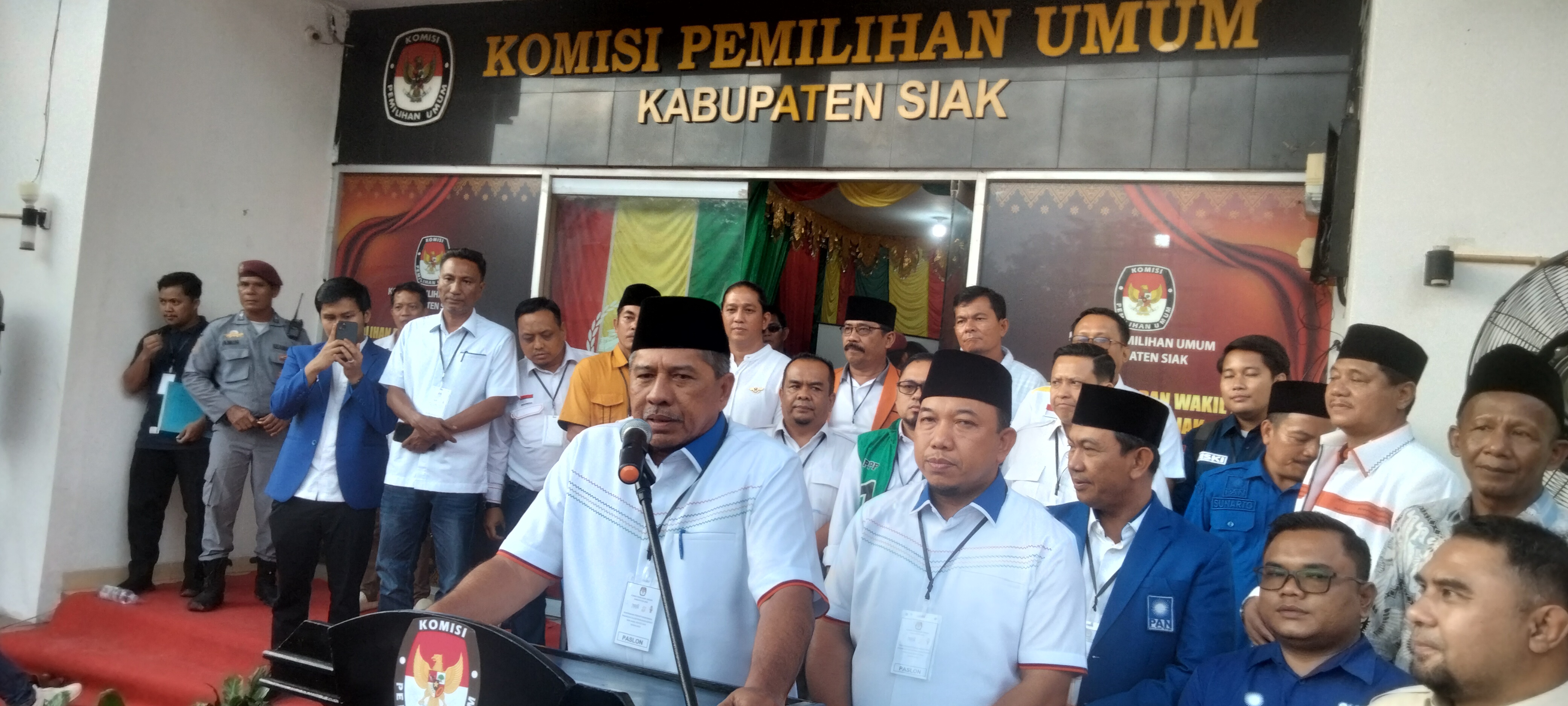 Jadi Pendaftar Pertama, Berkas Pasangan Alfedri-Husni Dinyatakan Lengkap Oleh KPU