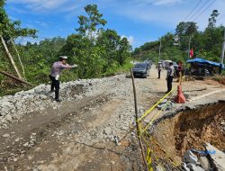 Jalan Lintas Riau-Sumbar Longsor, Polisi Lakukan Sistem Buka Tutup