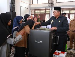 Pemkab Siak Berikan Bantuan Peralatan dan Bahan Pangan untuk Pengolahan Kue Premium kepada Kelompok Masyarakat Miskin Ekstrem