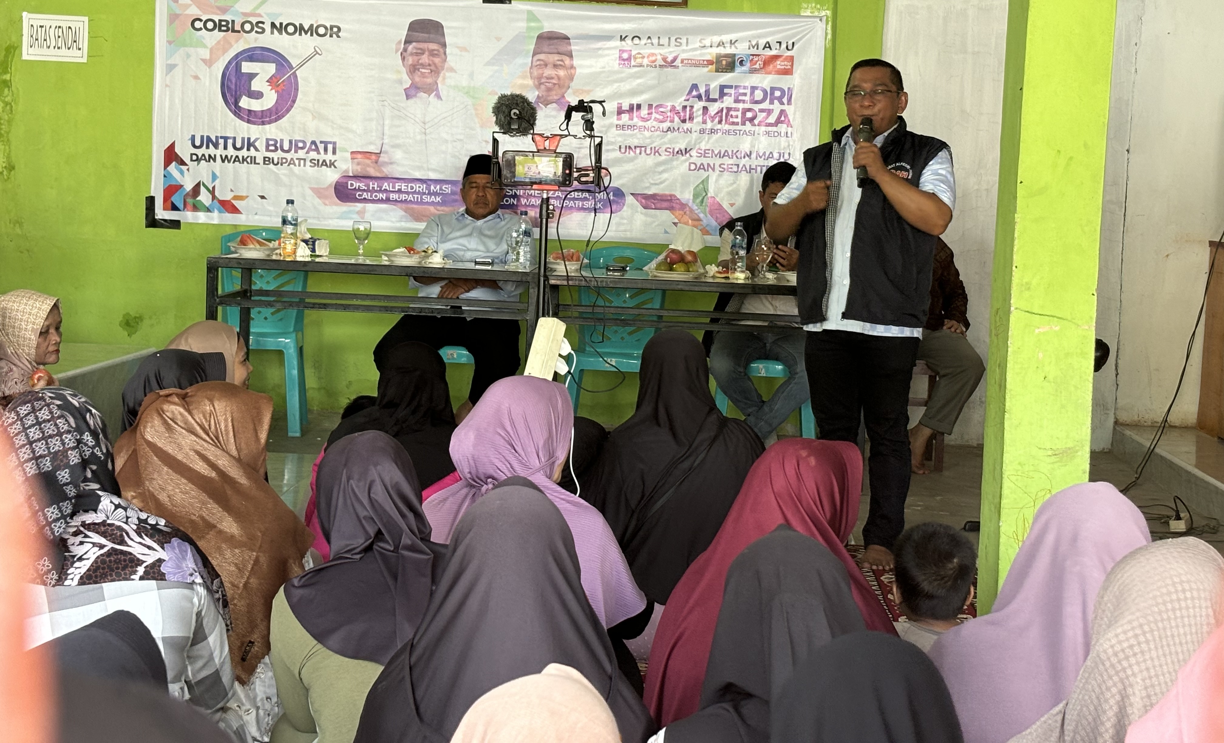 Warga Kandis Antusias Sambut Visi Misi Calon Bupati Siak Alfedri Saat Kampanye Dialogis