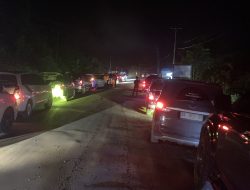 Antrean Kendaraan Mengular 3 Km di Perbatasan Riau-Sumbar: Satlantas Polres Kampar dan Warga Turun Tangan