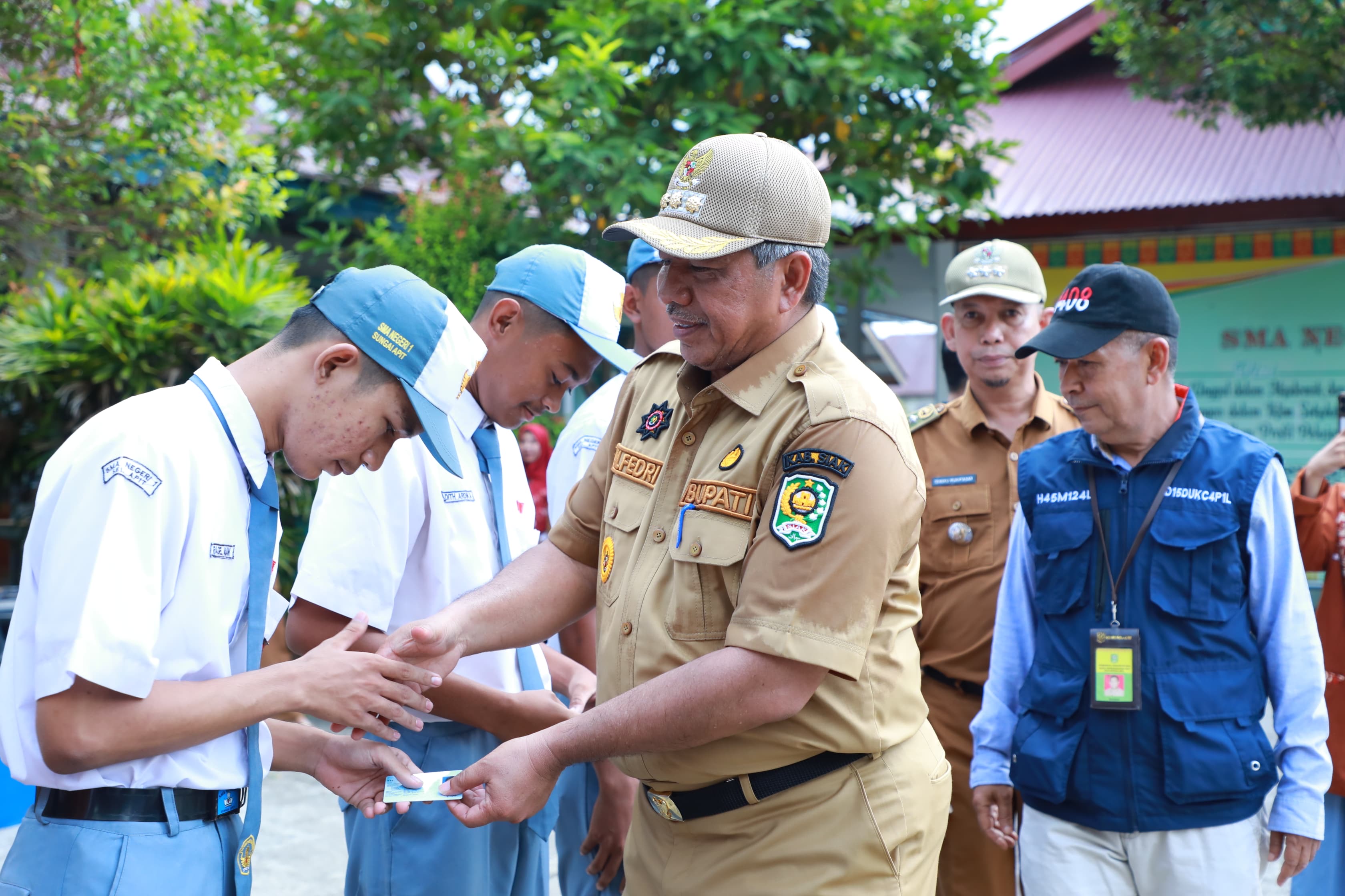 Bupati Siak Permudah Pembuatan e-KTP bagi Pelajar, Dorong Pentingnya Identitas Kependudukan