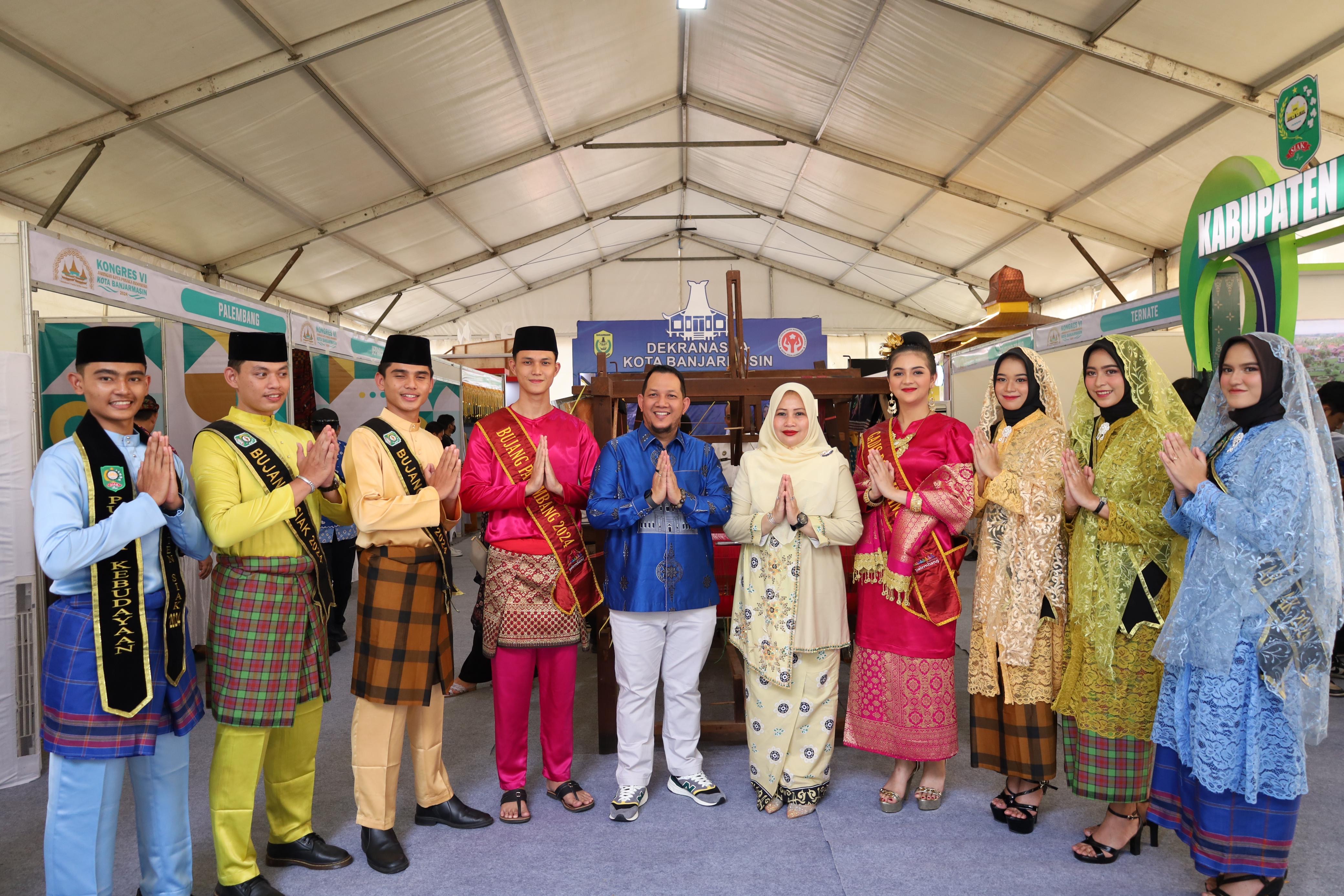 Stan Siak Pukau Pengunjung di JKPI 2024, Batik dan Produk Lokal Jadi Sorotan