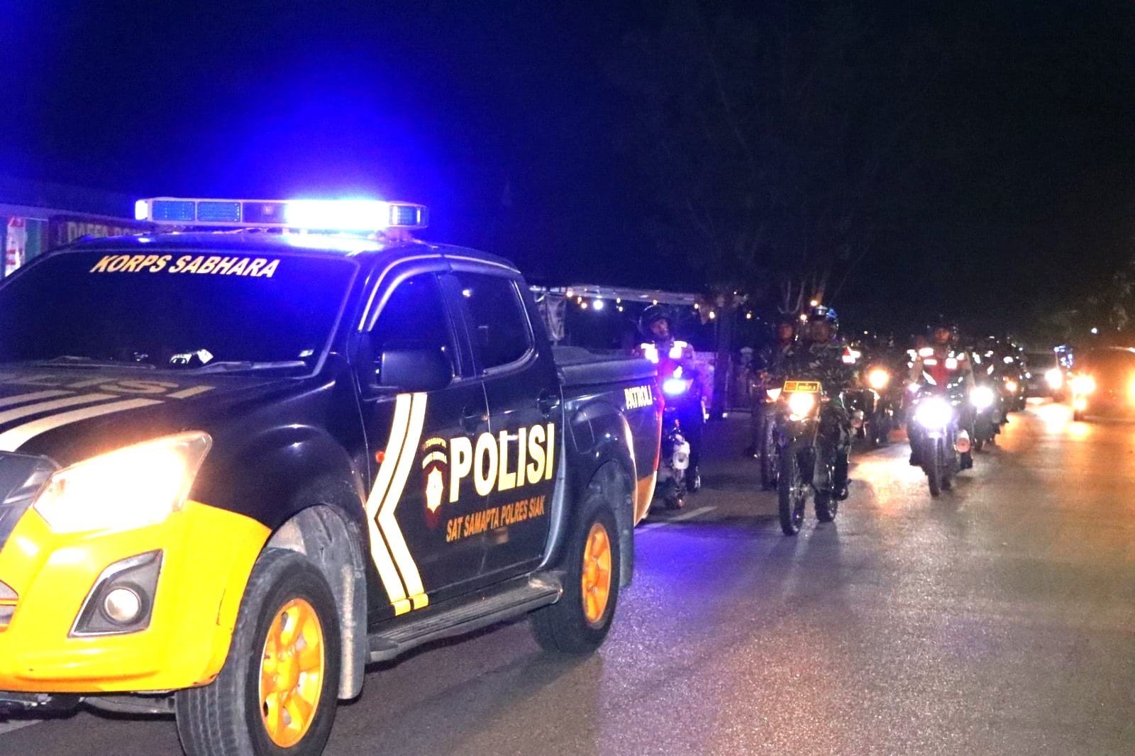 Jaga Keamanan Pilkada, Kapolres Siak Pimpin Patroli Skala Besar Jaga Keamanan Pilkada, Kapolres Siak Pimpin Patroli Skala Besar