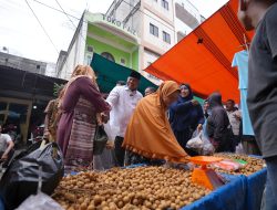 Alfedri-Husni Sambangi Warga Pasar Sungai Apit, Dengarkan Keluh Kesah Hingga  Ajak Coblos No 3