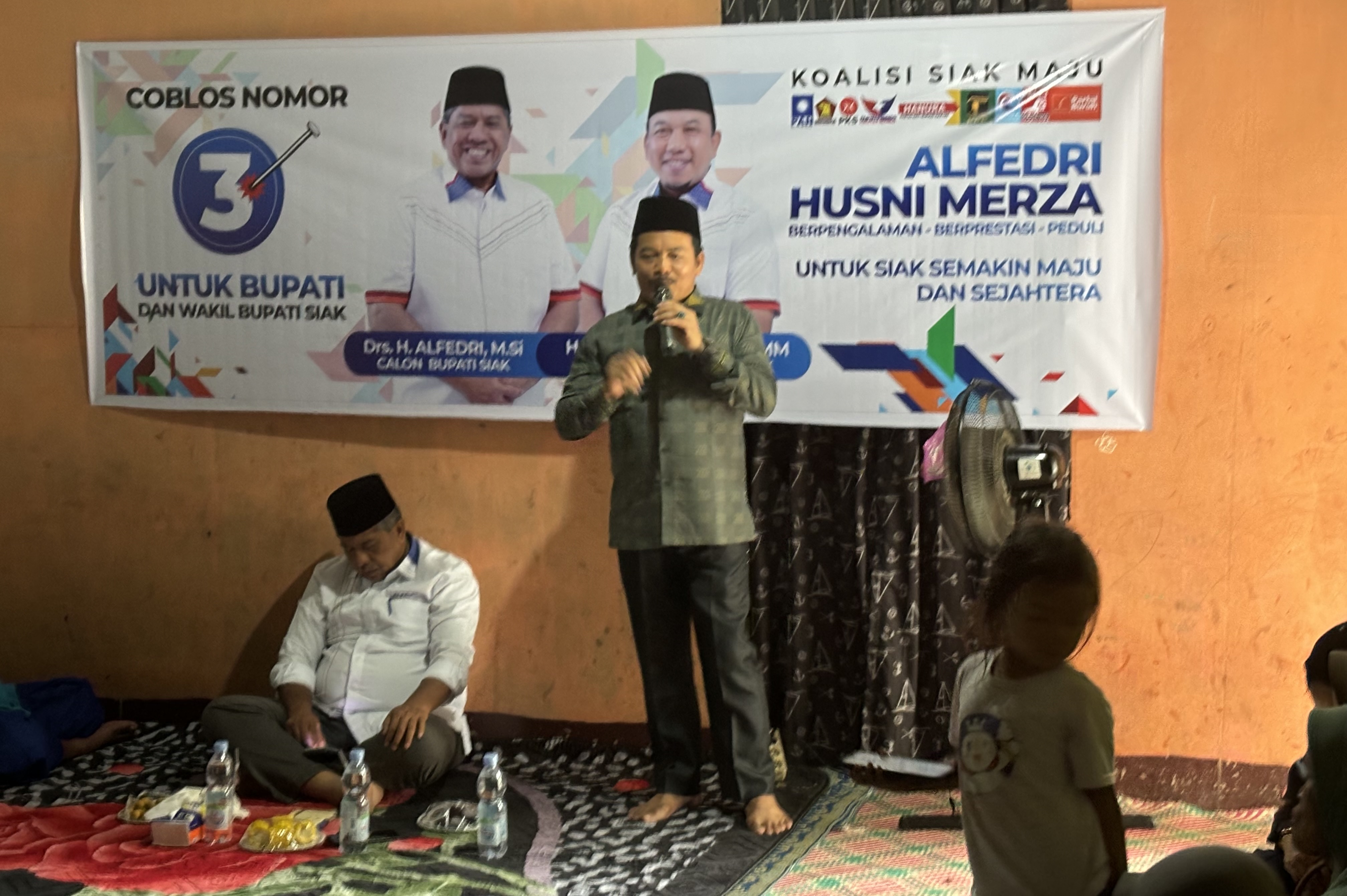 Warga Sambut Hangat Niat Alfedri~Husni  Aspal Jalur Dua di Kampung Banjar Seminai