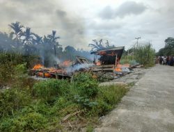 Pergi Nyoblos, Rumah RT di Benayah Siak Rata Dilahap Sijago Merah