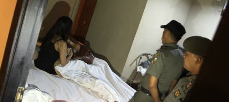 Puluhan Pasangan Ilegal Terjaring Razia Jelang Tahun Baru di Pekanbaru Puluhan Pasangan Ilegal Terjaring Razia Jelang Tahun Baru di Pekanbaru