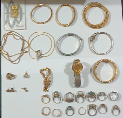 Curi Perhiasan Majikan, ART di Pekanbaru Diringkus Polisi di Sumatera Barat Curi Perhiasan Majikan, ART di Pekanbaru Diringkus Polisi di Sumatera Barat