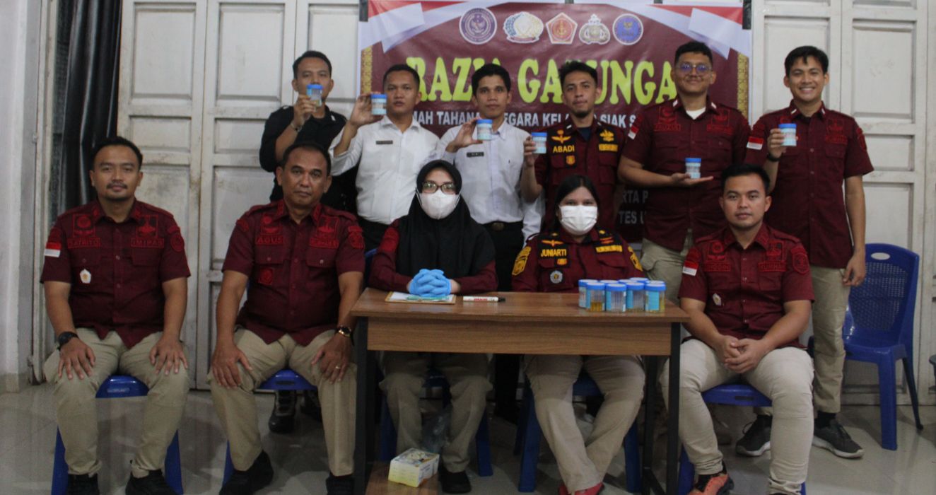 Rutan Siak Bersinergi dengan TNI-Polri, Razia Blok Hunian dan Tes Urine Dadakan untuk Berantas Halinar