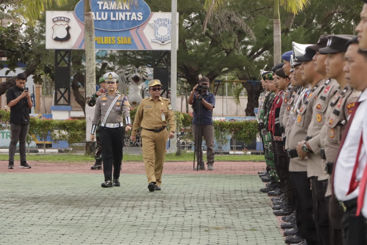 Sekda Siak Arfan Usman Pimpin Apel Operasi Keselamatan Lancang Kuning 2025 Sekda Siak Arfan Usman Pimpin Apel Operasi Keselamatan Lancang Kuning 2025