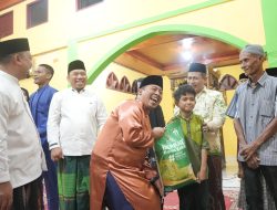 Husni Merza Gelar Safari Ramadhan Perdana di Mempura, Salurkan Bantuan untuk Masyarakat