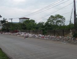 Warga Sidomulyo Desak Pemkot Pekanbaru Atasi Masalah Sampah di Jalan Sukarno Hatta