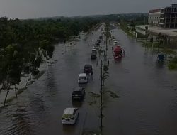 Banjir Rendam Rumbai, Warga Mengungsi dan Akses Jalan Lumpuh