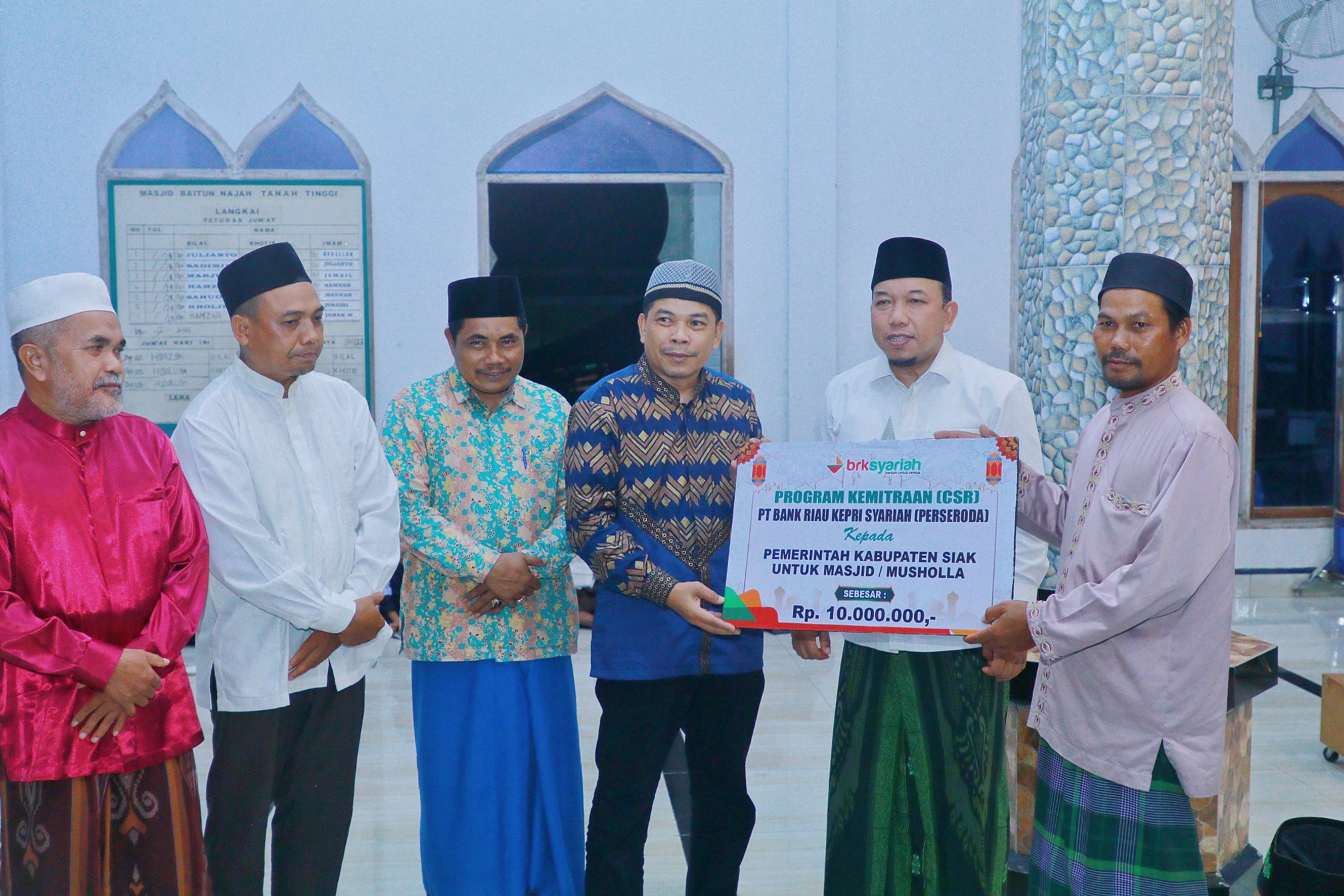 Pemkab Siak dan BRK Syariah Salurkan Bantuan Pembangunan Masjid