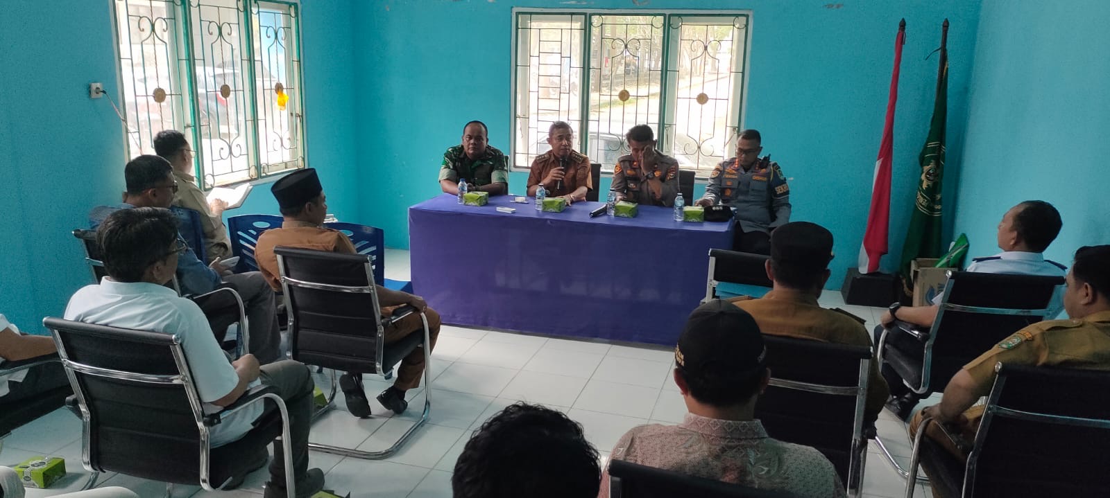 Tertibkan Lalu Lintas, Kasat Lantas dan Upika Tualang Kumpulkan Perusahaan Bahas Truck Masuk Kota Tertibkan Lalu Lintas, Kasat Lantas dan Upika Tualang Kumpulkan Perusahaan Bahas Truck Masuk Kota