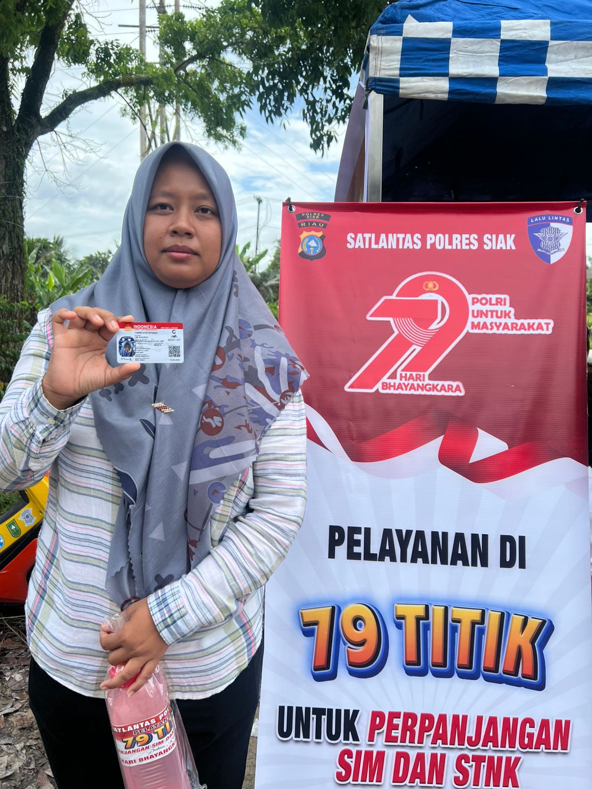 Lahir 1 Juli, Umi Basiroh Dapat SIM Gratis dari Polres Siak Lahir 1 Juli, Umi Basiroh Dapat SIM Gratis dari Polres Siak