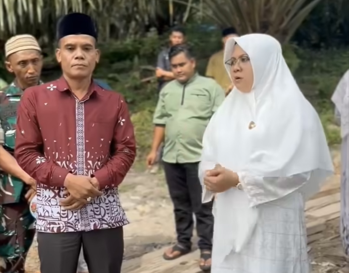 Stop Ilegal Logging, Bupati Afni Cari Solusi untuk Warga di Giam Siak Kecil