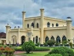 Atap Bocor, Dinding Mengelupas, Bupati Afni Angkat Bicara Tentang Kondisi Istana Siak