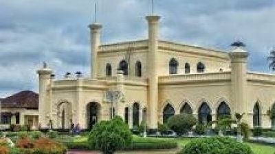 Atap Bocor, Dinding Mengelupas, Bupati Afni Angkat Bicara Tentang Kondisi Istana Siak