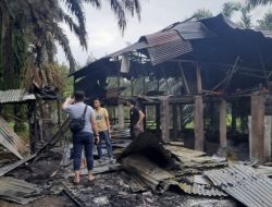 Rumah Ketua PEKAT Parit Sigalangan Dibakar OTK, Diduga Akibat Aksi Bersih-Bersih Kampung
