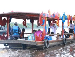 Makan Beghanyut Warnai Pelantikan Bupati Siak Afni-Syamsurizal