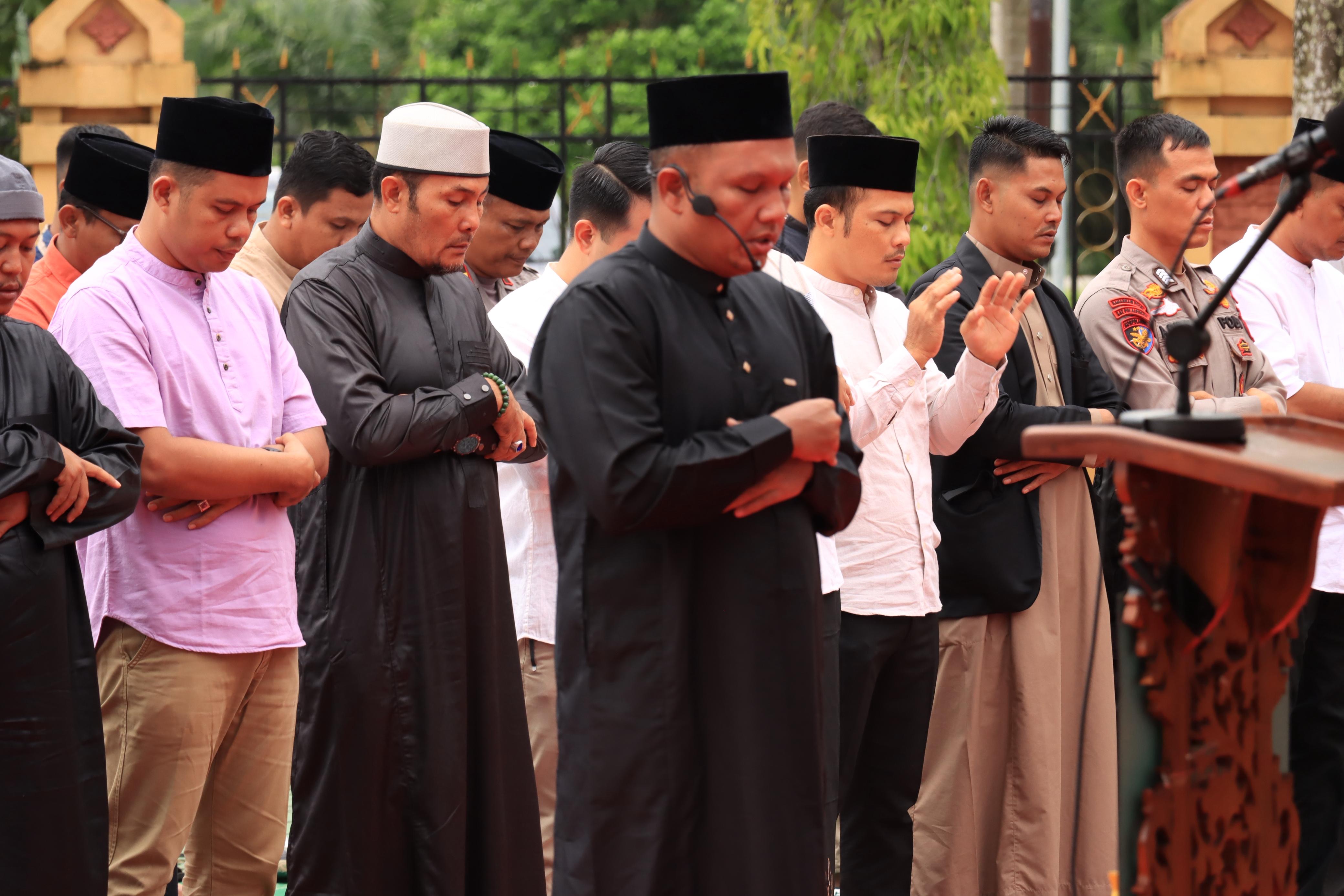 Shalat Idul Adha di Mapolres Siak, AKBP Eka Ariandy Putra Jadi Imam