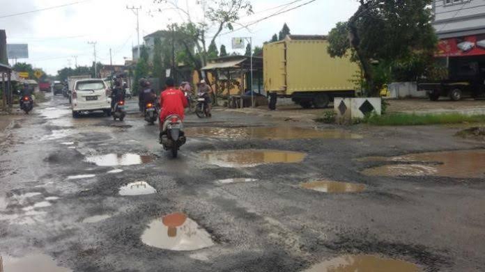 PUPR Pekanbaru Segera Perbaiki 2.000 Titik Jalan Rusak Mulai Pertengahan Juli PUPR Pekanbaru Segera Perbaiki 2.000 Titik Jalan Rusak Mulai Pertengahan Juli
