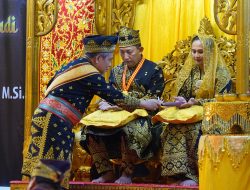 Anugerah Ingatan Budi, Kapolri Disematkan Kehormatan Adat Melayu Riau di Pekanbaru