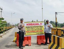 Jembatan Sungai Rokan Ditutup Total, Pengendara Dialihkan Lewat Jembatan Gantung Lubuk Bendahara