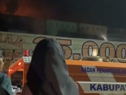 Perawang Berduka, Kebakaran Landa Toko Serba 35.000 di Tualang