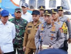 Kapolri dan Rombongan Tinjau Karhutla di Riau Via Udara