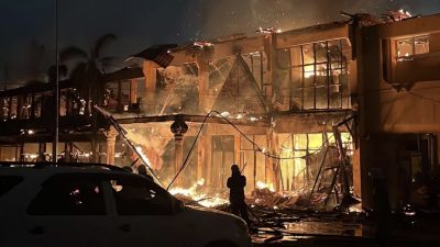 Gedung Disnaker Provinsi Riau di Jalan Pepaya Pekanbaru Terbakar, Kerugian Ditaksir Miliaran Rupiah Gedung Disnaker Provinsi Riau di Jalan Pepaya Pekanbaru Terbakar, Kerugian Ditaksir Miliaran Rupiah