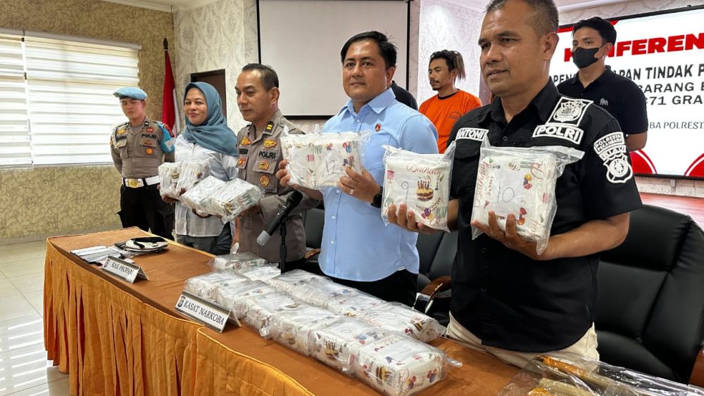 Pasutri Asal Rohil Diringkus Satnarkoba Polresta Pekanbaru di Mall SKA, 20 Kg Sabu Disita
