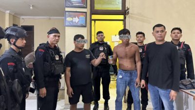 Tim Raha Saat Menyerahkan Pelaku ke Polsek Rumbai Pesisir