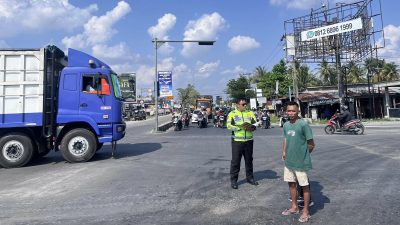 Disenggol Truck, Mahasiswi Asal Sumbar Meregang Nyawa di Persimpangan Garuda Sakti