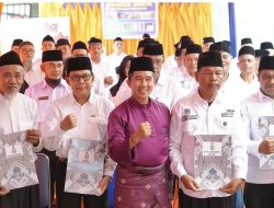 RT dan RW Tualang Resmi Dilantik, Sekda Siak Sampaikan Pesan Ini